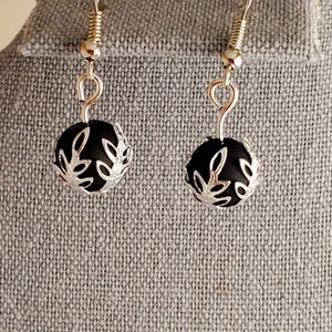 Dangle single bead earrings